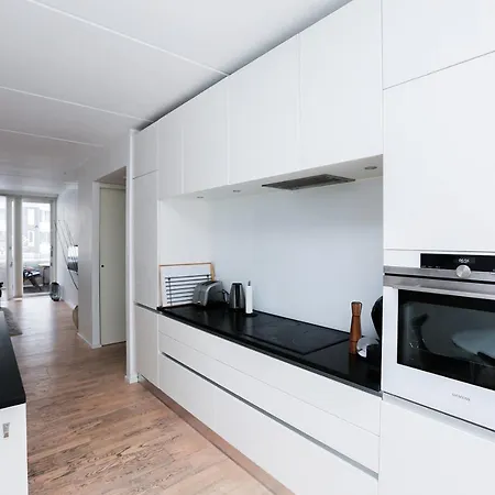 High-end With Balcony & Parking Apartman *